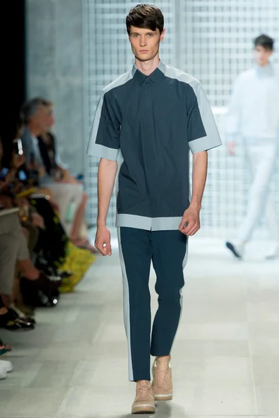 Look 16